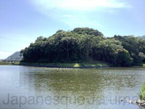 Ryoguzan tomb and its moat.